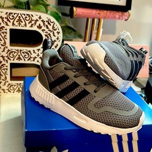 Adidas Toddler Boys Size 9K